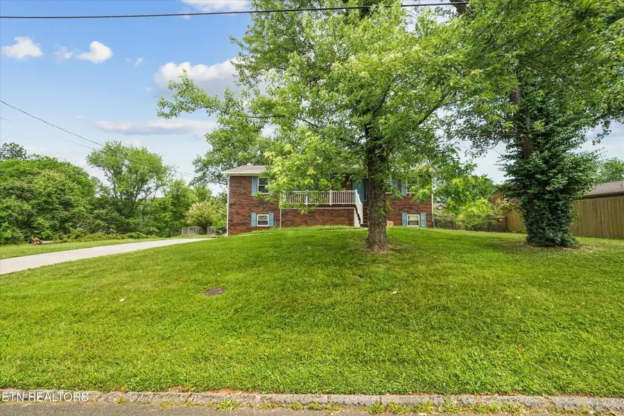 2108 NW Ho Co Ta Ke Lane, Knoxville, TN 37912 - #2