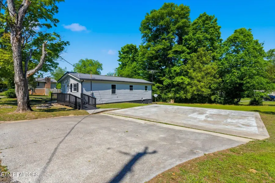 615 Carroll St, Etowah, TN 37331 - #3