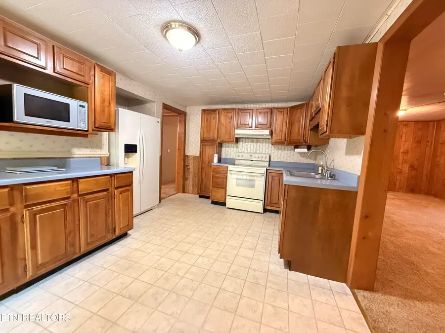 854 Oakdale St, Appalachia, VA 24216 - #3
