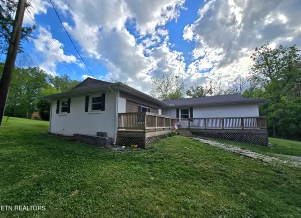 224 Parkey Rd, Ewing, VA 24248