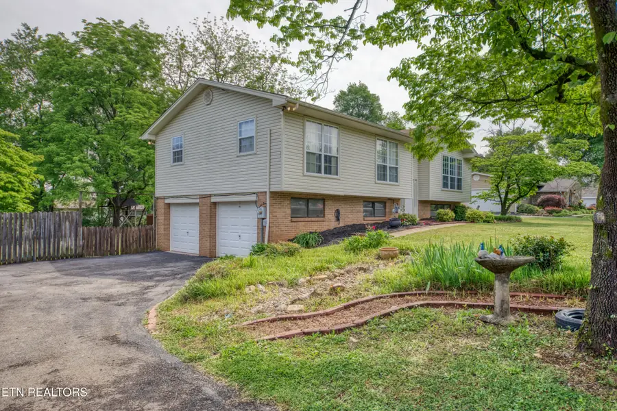900 Foster Drive, Lenoir City, TN 37772 - #3
