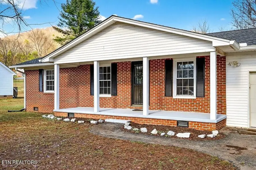 396 Jefferson Ave, Sparta, TN 38583 - #2