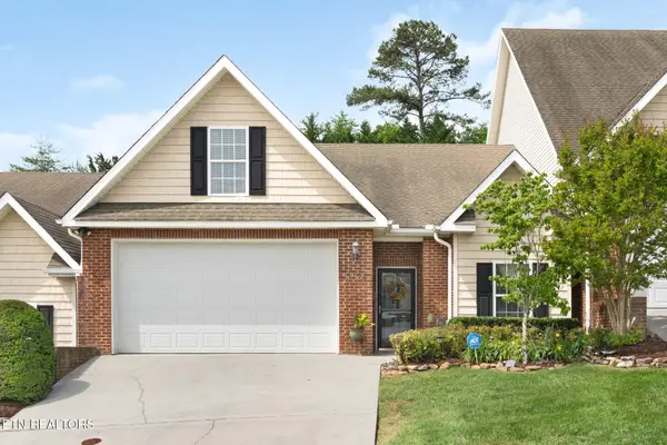 6962 Pemmbrooke Shire Lane, Knoxville, TN 37909