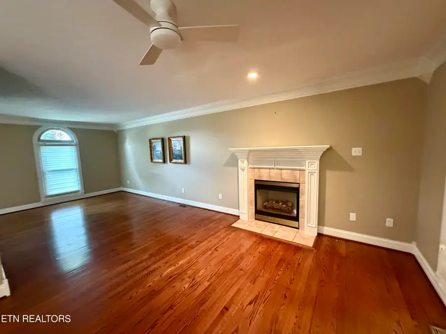 817 Tate Trotter Rd, Powell, TN 37849 - #3