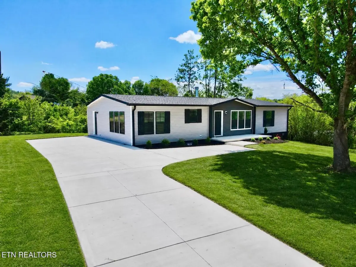 859 Straight Creek Rd, New Tazewell, TN 37825 - #1