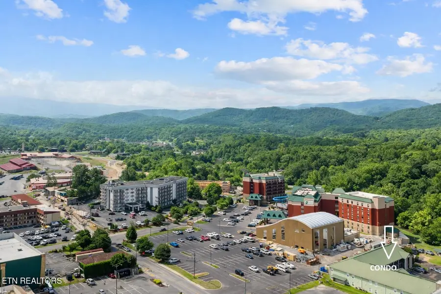 2743 Colonial Dr Drive #APT 214, Pigeon Forge, TN 37863 - #2