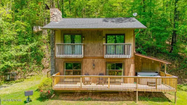 4264 New Pioneer Tr, Pigeon Forge, TN 37863