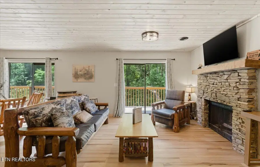 4264 New Pioneer Tr, Pigeon Forge, TN 37863 - #3