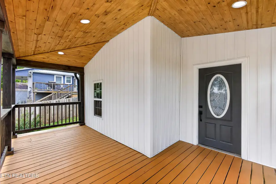 205 E 1st Ave, Lenoir City, TN 37771 - #2