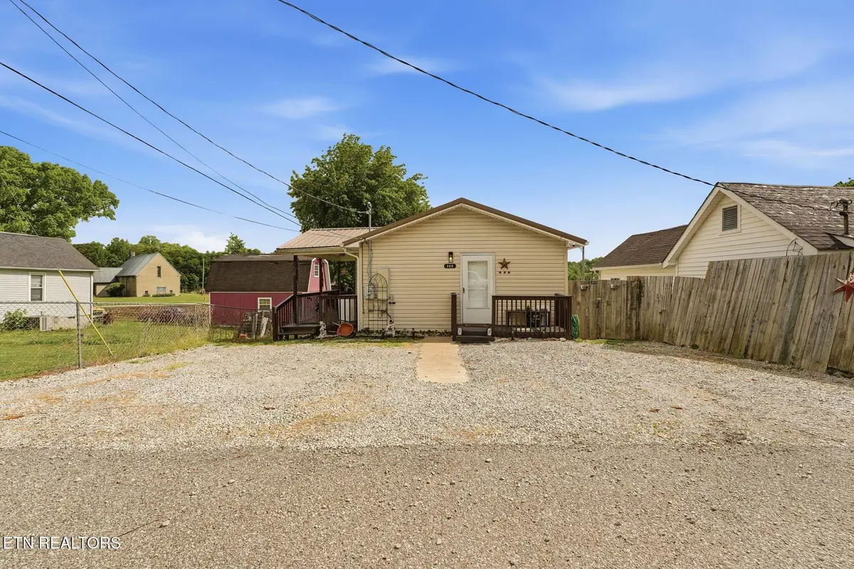 206 E Maple St, Caryville, TN 37714 - #1