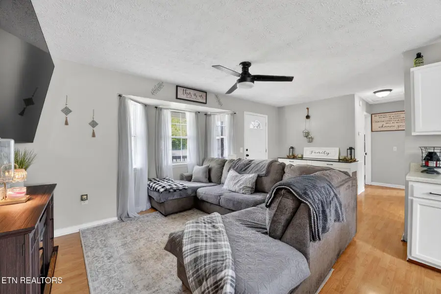 206 E Maple St, Caryville, TN 37714 - #2