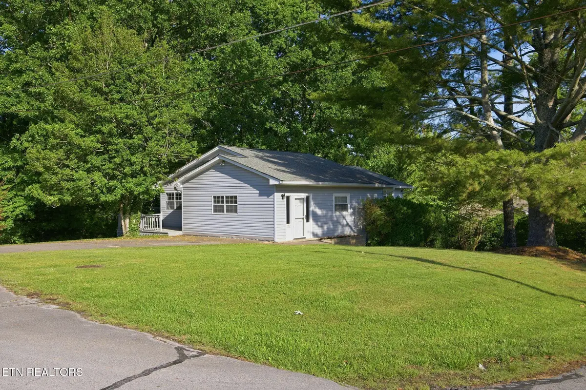 1812 Cherokee St, Athens, TN 37303 - #1