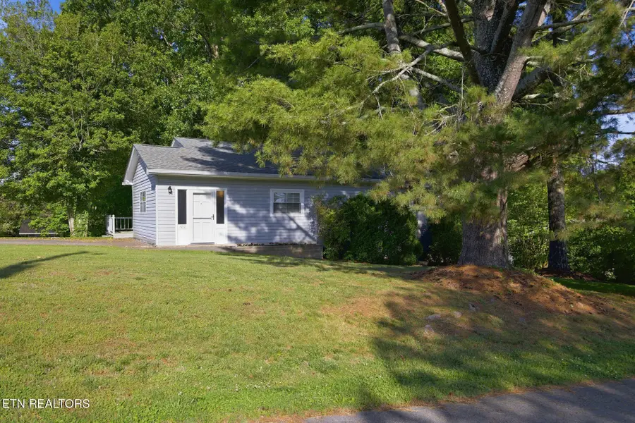1812 Cherokee St, Athens, TN 37303 - #2