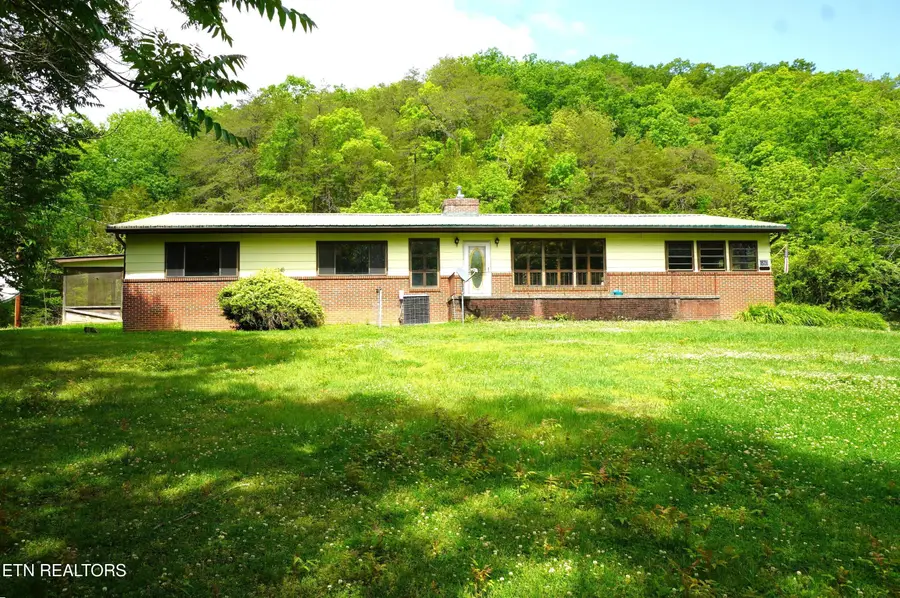 680 Hale Brook Rd, Newport, TN 37821 - #2