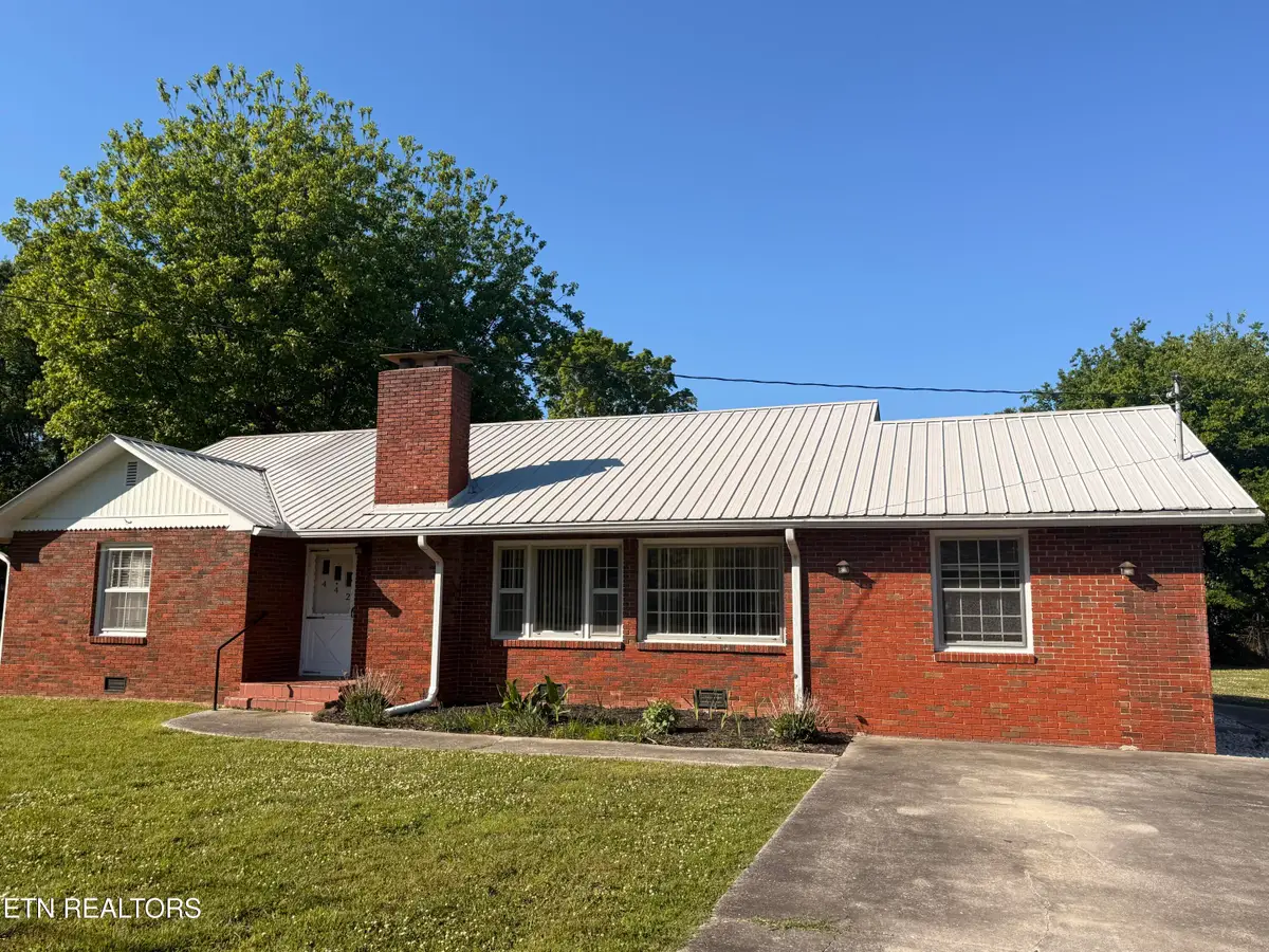 442 W Rhea Ave, Spring City, TN 37381 - #1