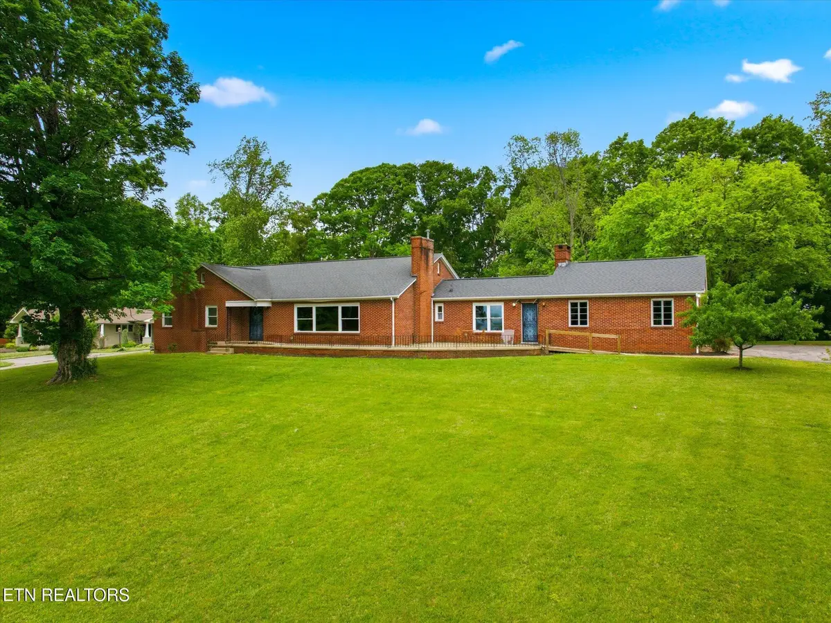 5215 E Sunset Rd, Knoxville, TN 37914 - #1