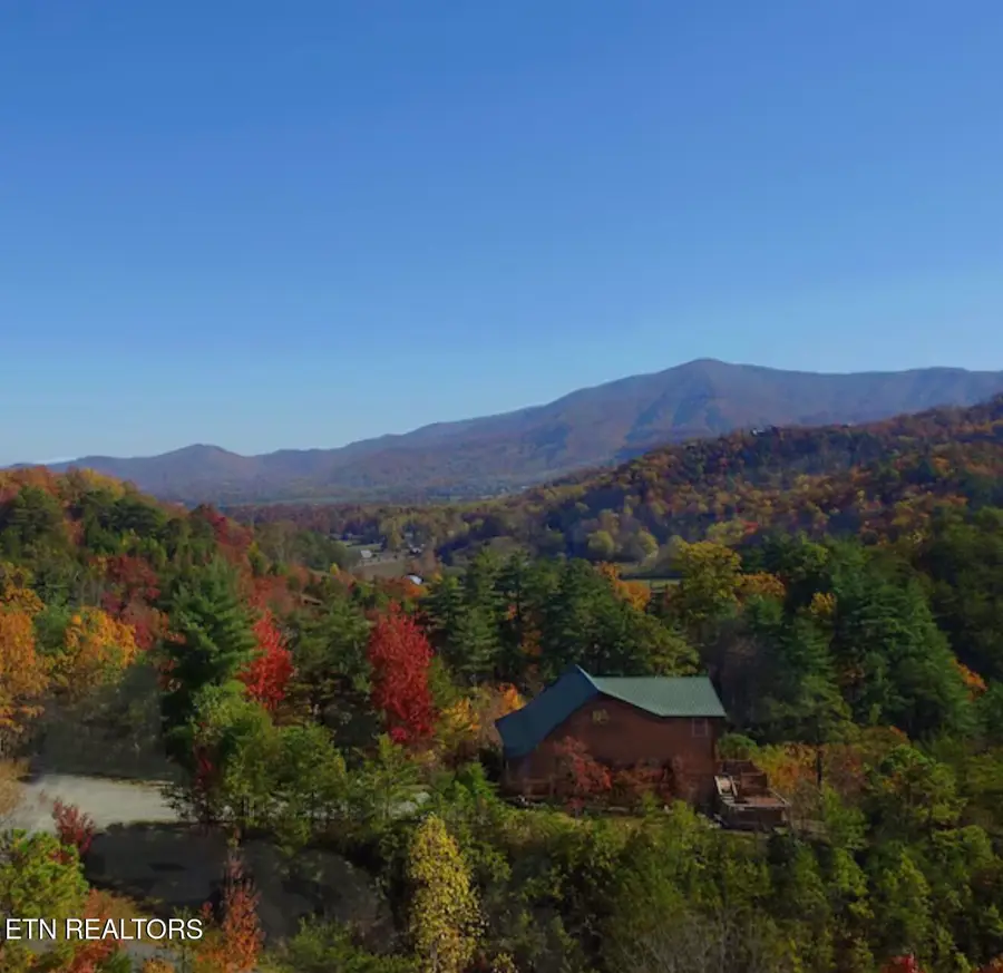 909 Fawn Hollow Tr, Townsend, TN 37882 - #3
