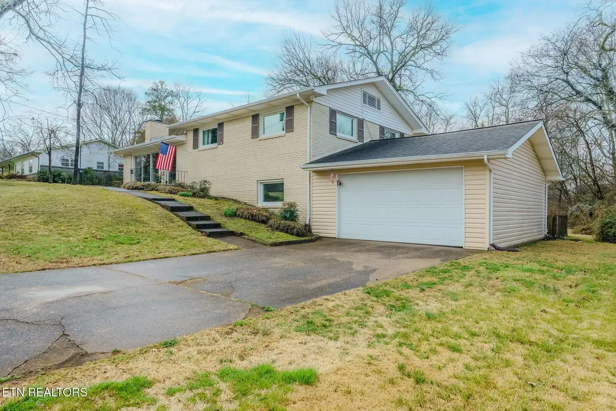 332 Crestview Rd, Knoxville, TN 37934 - #1