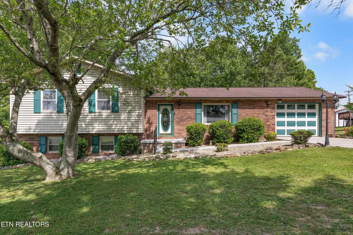 112 Shannon Rd, Jacksboro, TN 37757 - #1