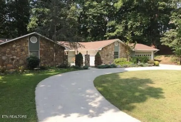 7941 Castlecomb Rd, Powell, TN 37849