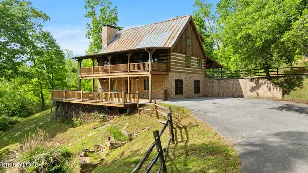 302 Beech Branch Rd, Gatlinburg, TN 37738