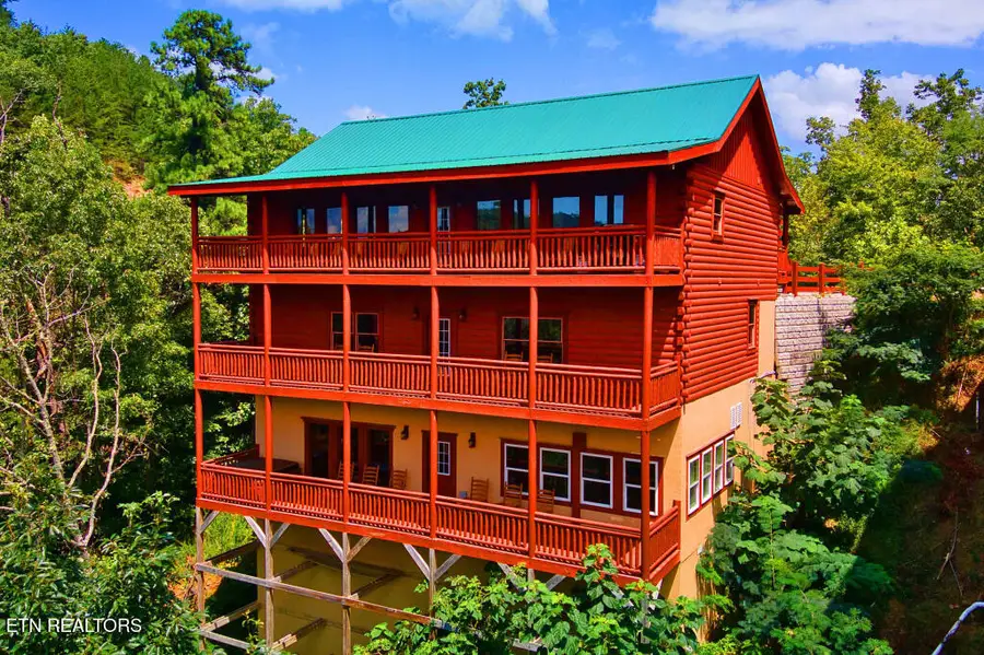3266 Lonesome Pine Way, Sevierville, TN 37862 - #2
