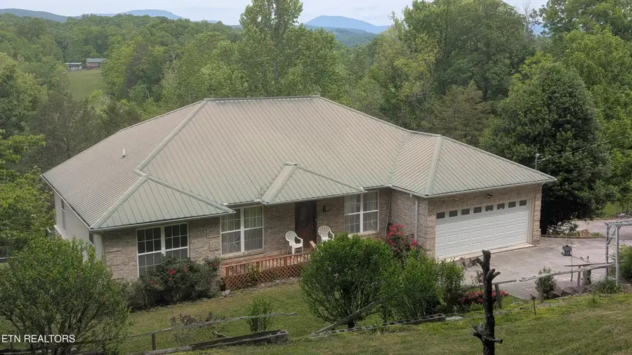 777 Poplar Creek Rd, Oliver Springs, TN 37840 - #3