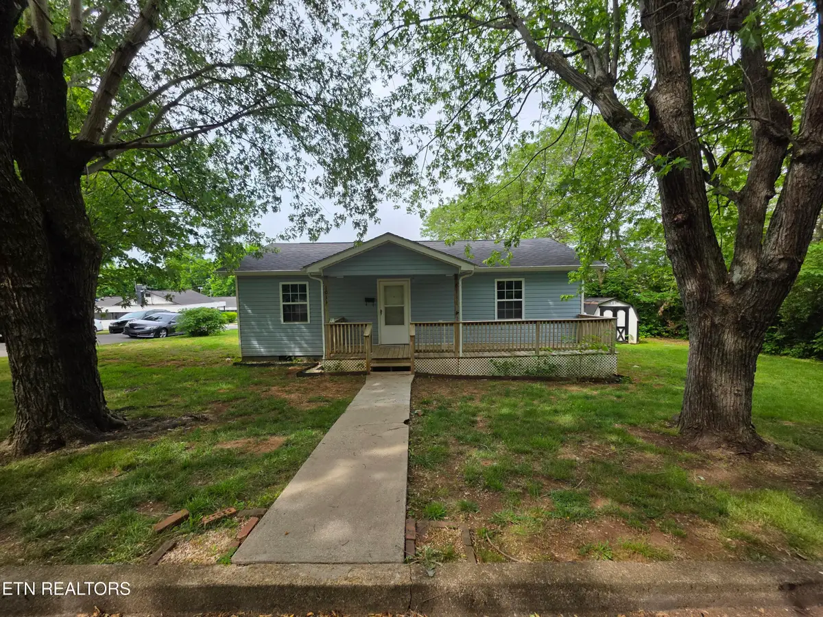 1011 Bon St, Lenoir City, TN 37771 - #1