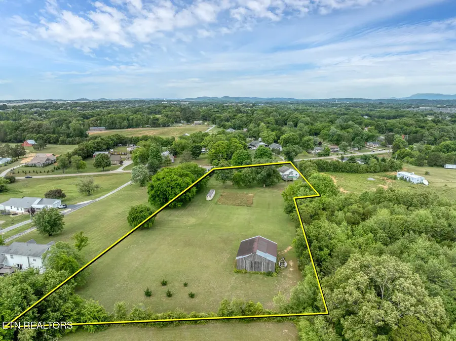 1533 Middlesettlements Rd, Maryville, TN 37801 - #3