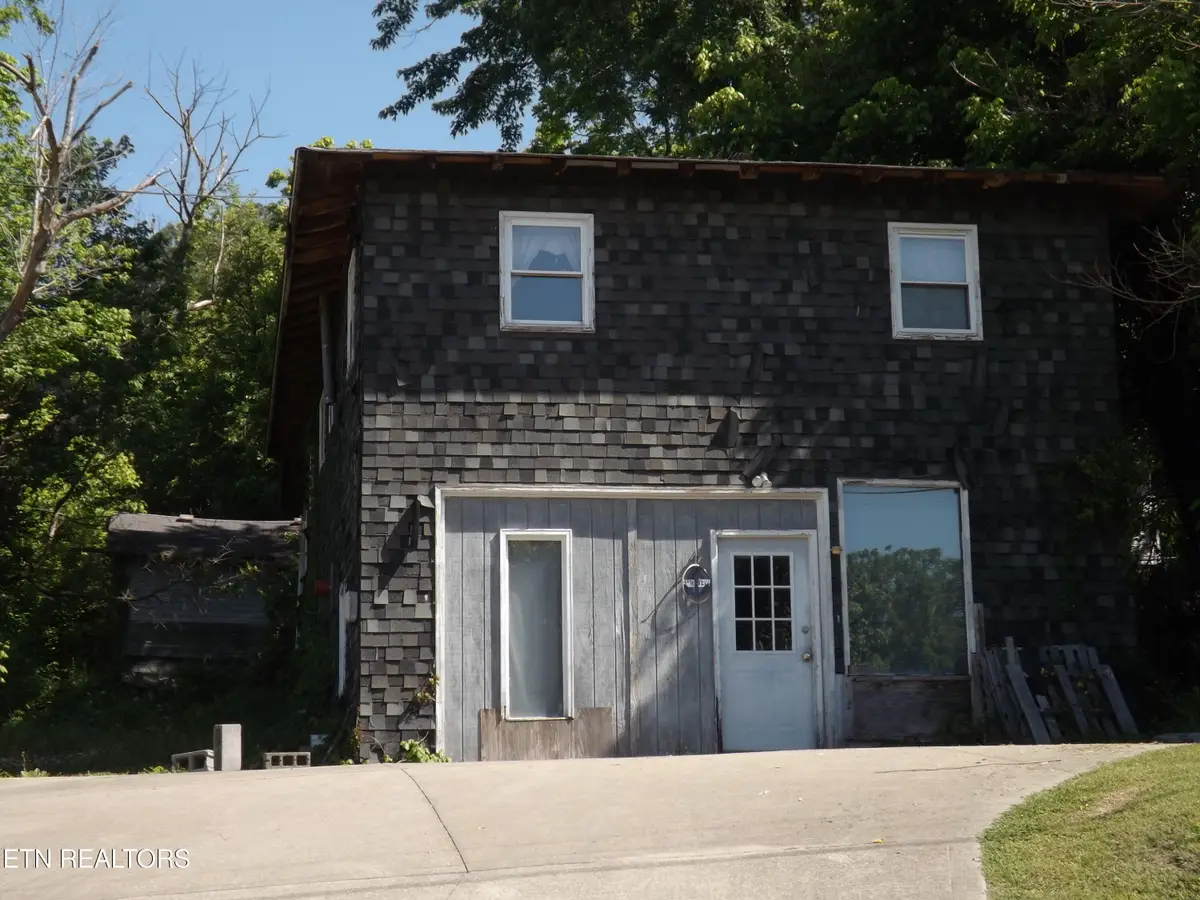 918 E Cumberland Ave, Middlesboro, KY 40965 - #1