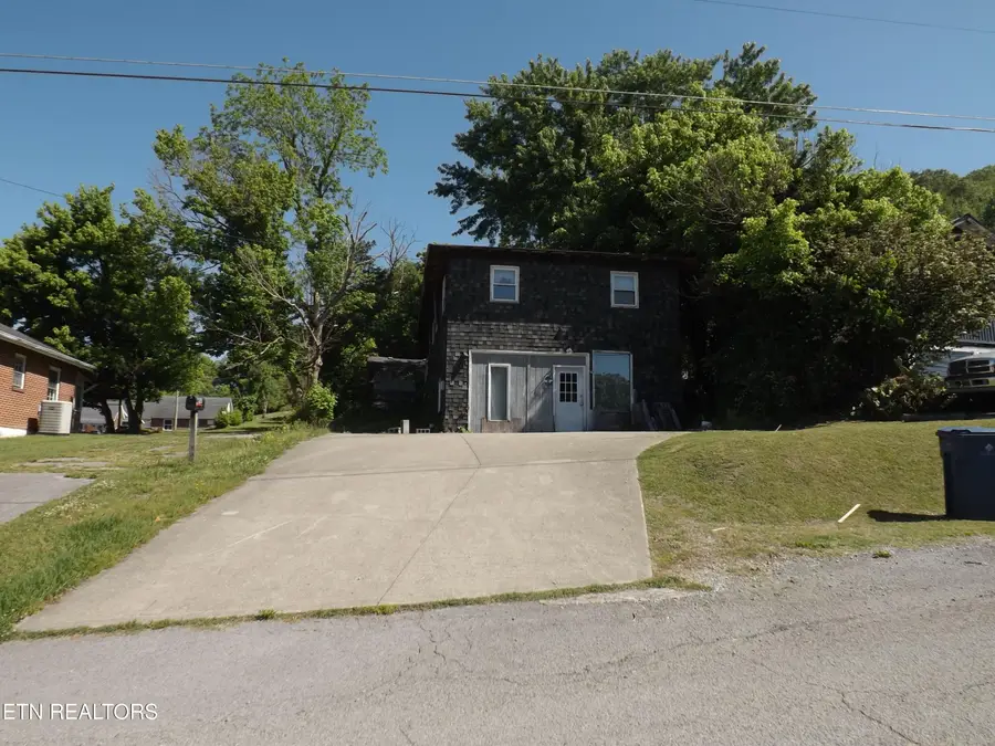 918 E Cumberland Ave, Middlesboro, KY 40965 - #2