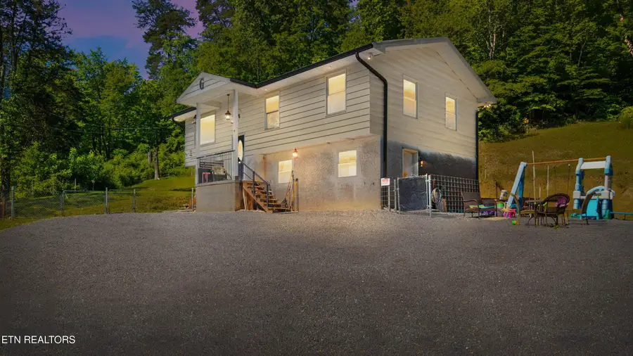 1209 E Bullrun Valley Drive, Powell, TN 37849 - #2