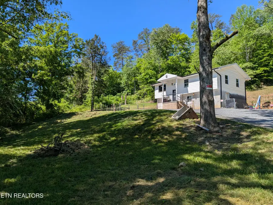 1209 E Bullrun Valley Drive, Powell, TN 37849 - #3