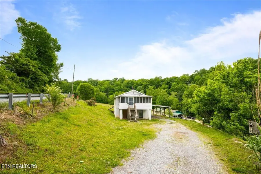 743 Lovely Bluff Rd, Rocky Top, TN 37769 - #3