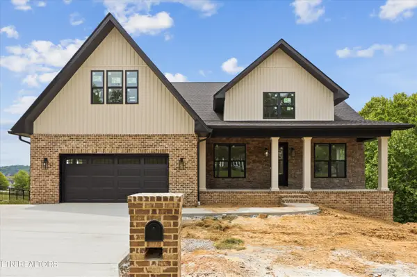 105 Mistletoeberry Rd, Oak Ridge, TN 37830