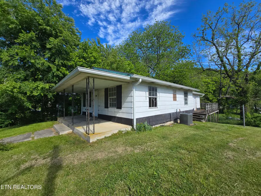6742 Doctor Thomas Walker Rd, Rose Hill, VA 24281 - #2