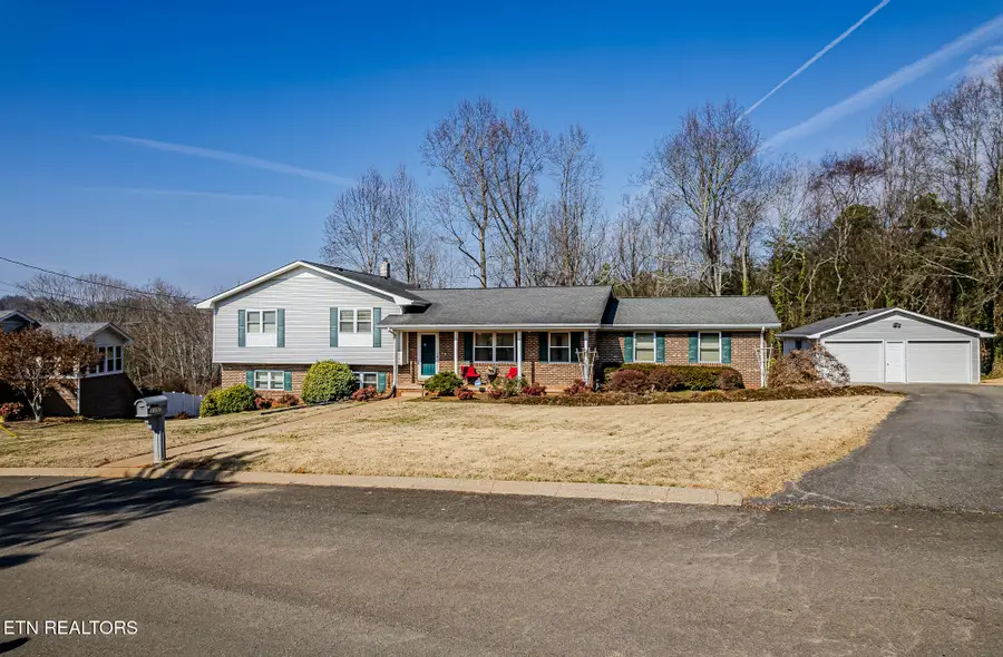 1107 Brentwood Drive, Etowah, TN 37331 - #2
