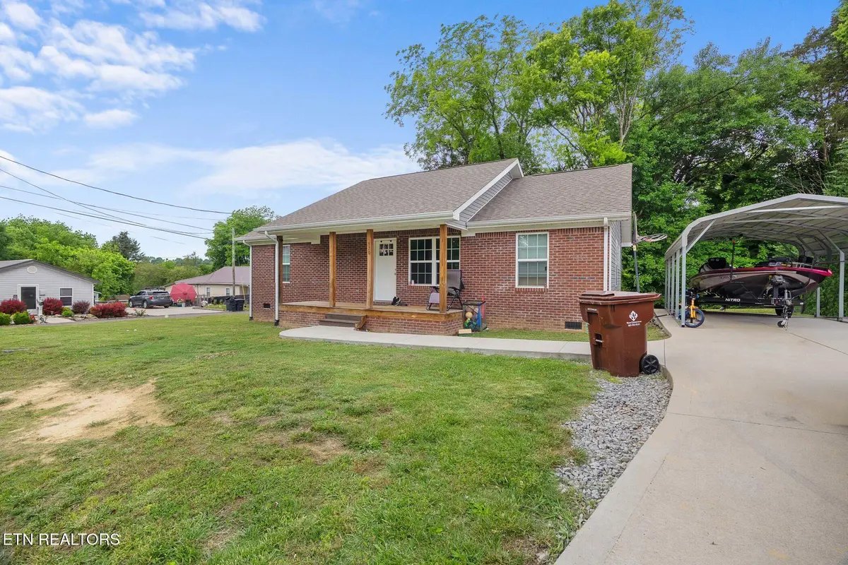320 W Walnut St, Madisonville, TN 37354 - #1
