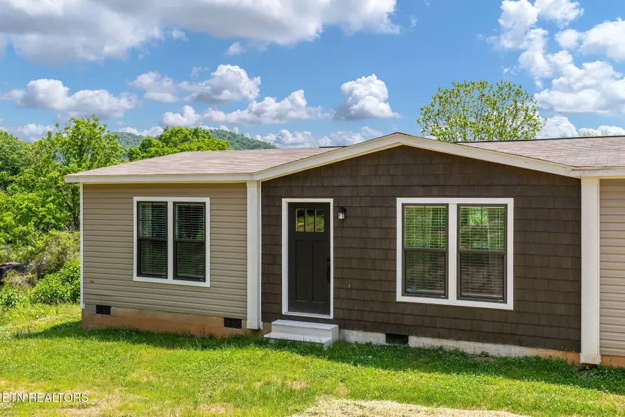 413 Whitaker St, Tazewell, TN 37879 - #3