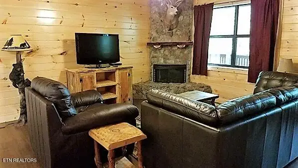 547 Hawks Tr, Gatlinburg, TN 37738 - #2