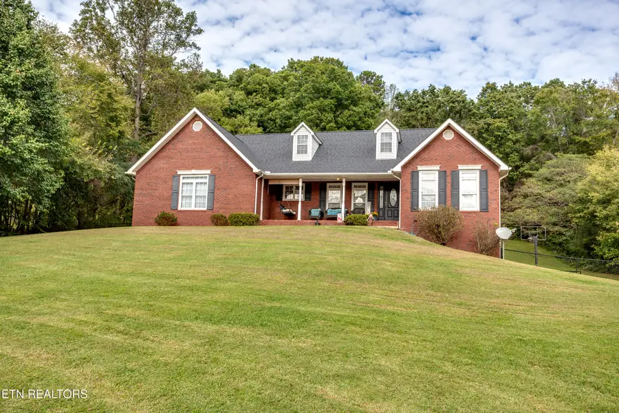 949 Hill St, Jellico, TN 37762 - #3