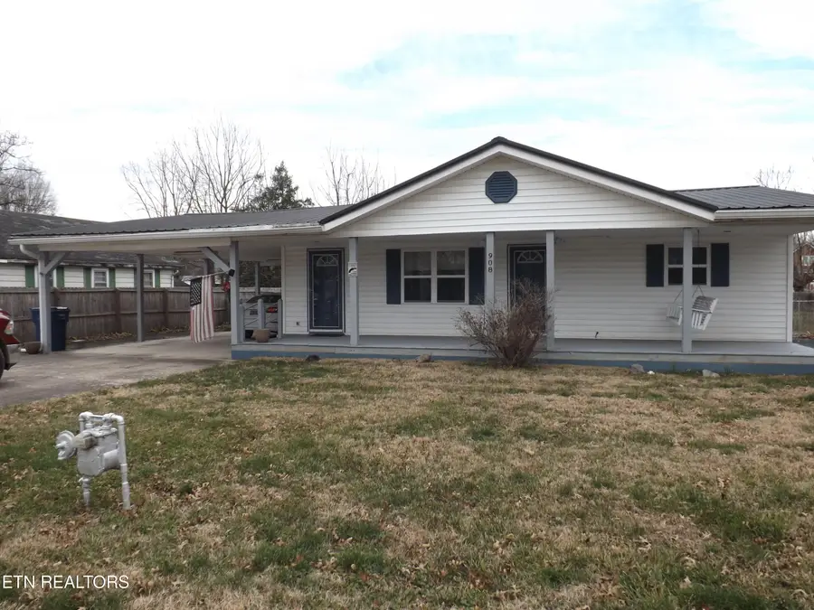 908 Chester Ave, Middlesboro, KY 40965 - #3