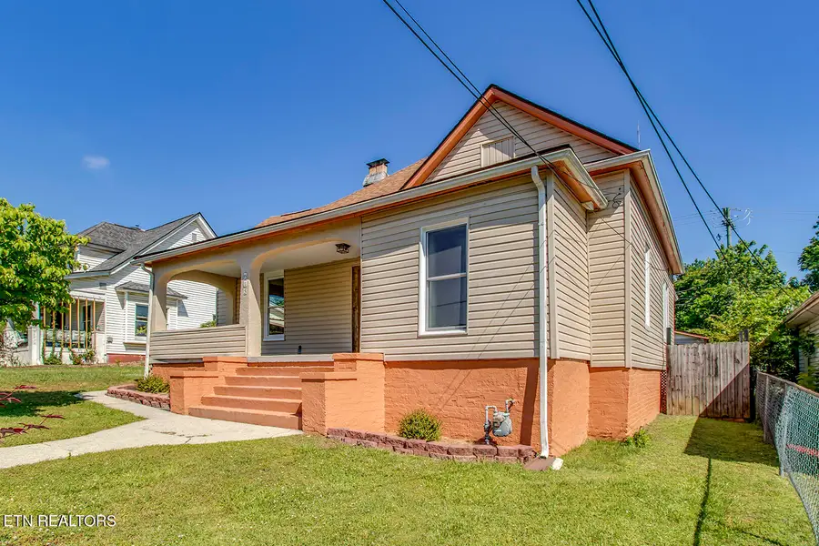 615 Banks Ave, Knoxville, TN 37917 - #2