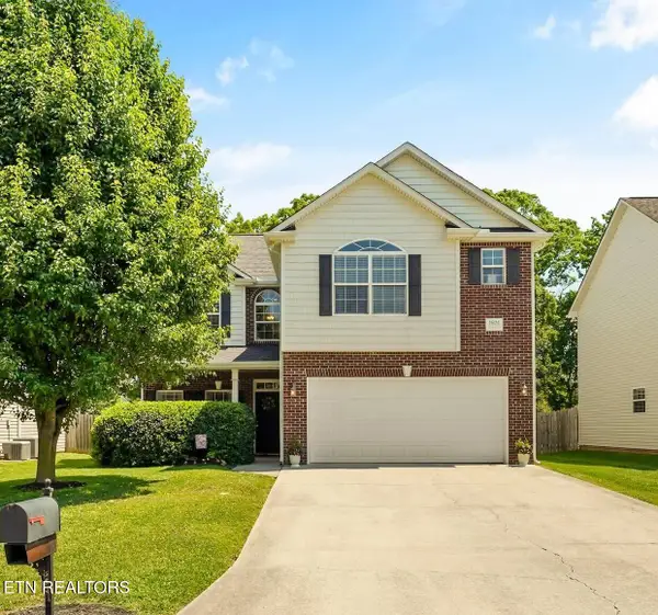 1624 Silver Oak Lane, Lenoir City, TN 37772