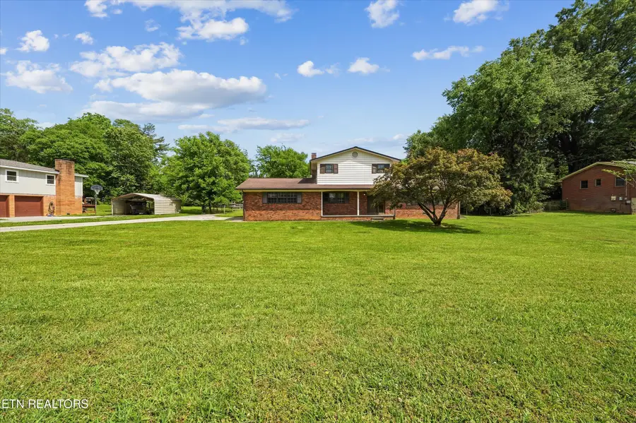 891 W Cunningham St, Alcoa, TN 37701 - #2