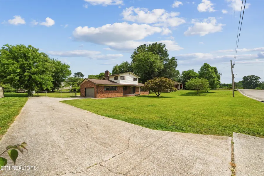 891 W Cunningham St, Alcoa, TN 37701 - #3