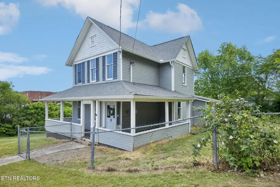 902 Queen Ave, Harriman, TN 37748 - #3