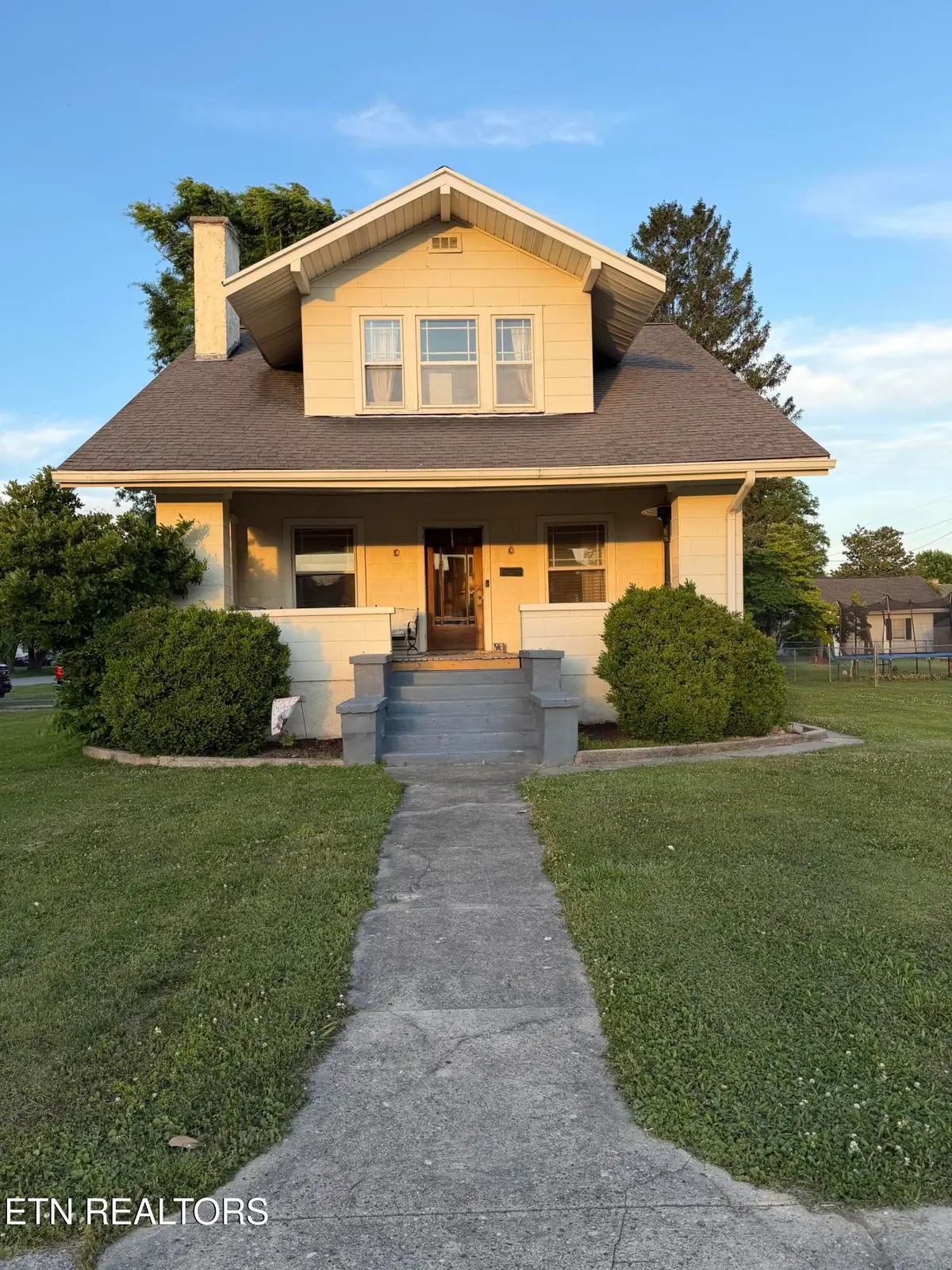 116 N Petersborough Ave, Middlesboro, KY 40965 - #1