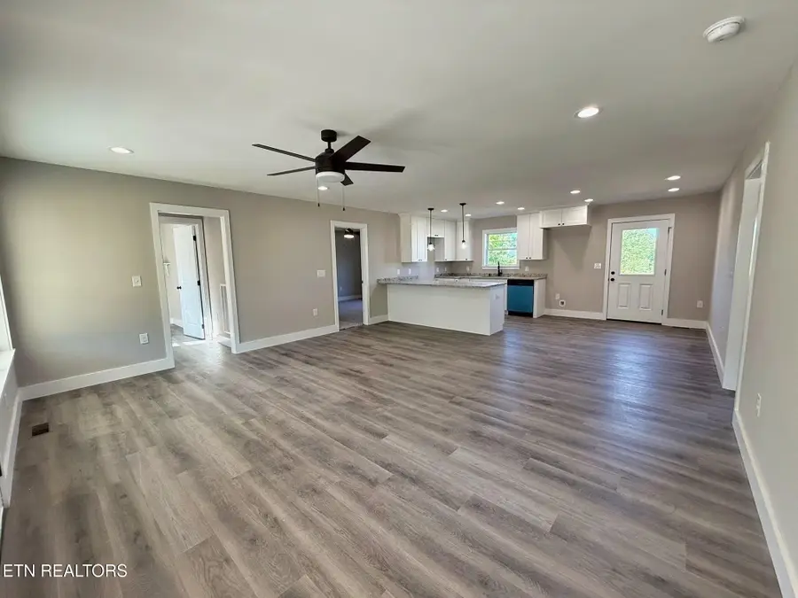 408 Glade Springs Rd, Lafollette, TN 37766 - #2