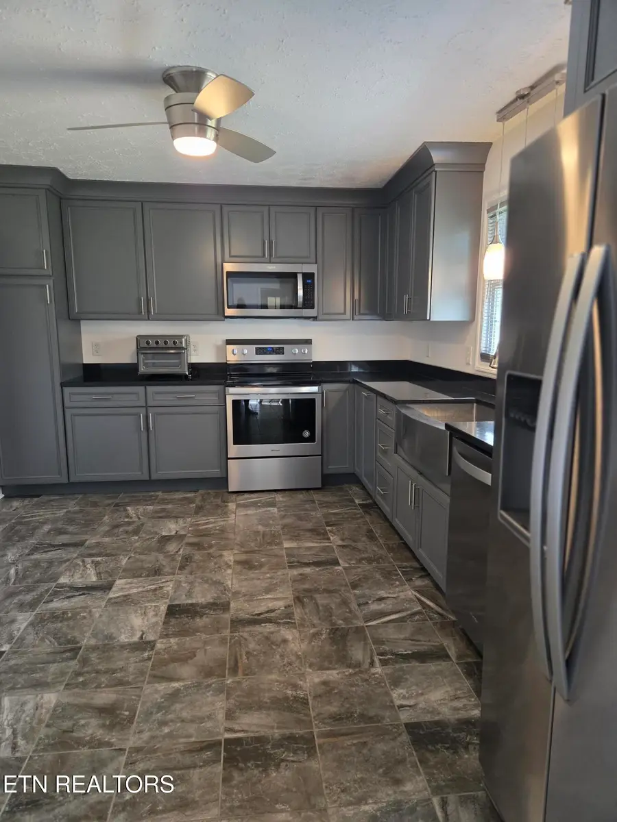 214 Wooddale St, Maryville, TN 37801 - #3